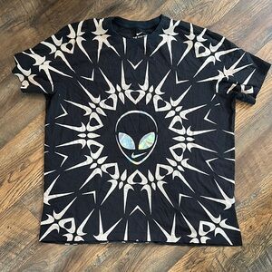 Nike Black and White Short Sleeve Tee with Alien Design Men size XL